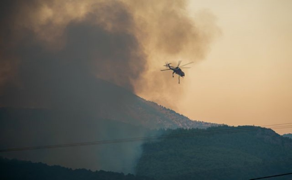 Φωτιά στη Σάμο: Ανεξέλεγκτο το μέτωπο στο Μεσόκαμπο – Εκκενώθηκαν πέντε ξενοδοχεία (vids)