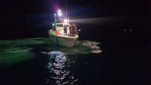 Κρήτη: Πήγαν για μπάνιο, τους έχασαν και τους βρήκαν πάνω σε… βραχονησίδα