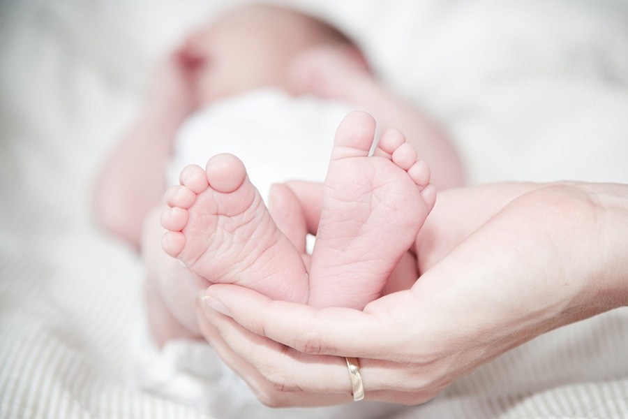 Επίδομα γέννας 2.000 ευρώ: Τελικά ποιοι θα το πάρουν