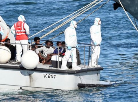 Στη Λαμπεντούζα αποβιβάστηκαν 27 ασυνόδευτοι ανήλικοι του «Open Arms»