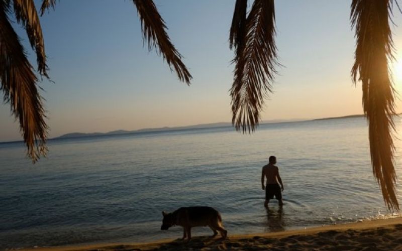 Καιρός: Ανεβαίνει η θερμοκρασία, στροφή στις παραλίες