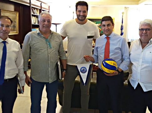 Συναντήθηκαν με εκπρόσωπους της ΕΟΠΕ Ο υφυπουργός Αθλητισμού Λευτέρης Αγενάκης