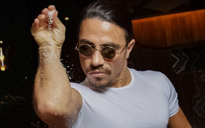 Μύκονος: Πρόταση γάμου μέσω… εδεσμάτων του Salt Bae (vid)