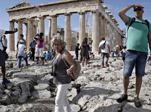 Τουρισμός: Την Τρίτη η τελική λίστα των χωρών για τις οποίες ανοίγουμε τα σύνορα