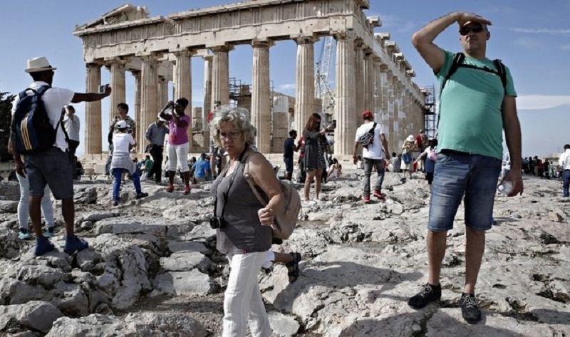Θεοχάρης: «Θα καταγράφουμε το ιατρικό ιστορικό των τουριστών»