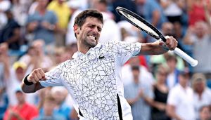 US Open: Προελαύνει παρά τις ενοχλήσεις ο Τζόκοβιτς