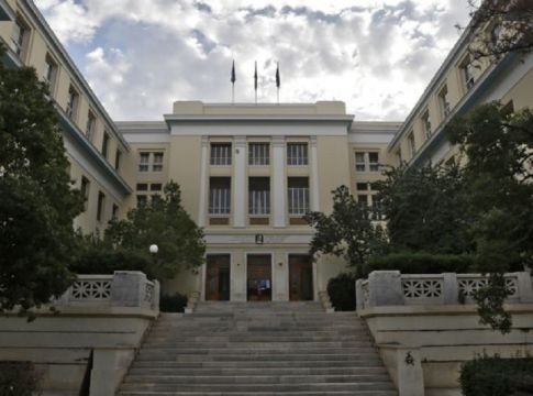 Βάσεις 2019: Μεγάλη άνοδος στο Οικονομικό Πανεπιστήμιο Αθηνών