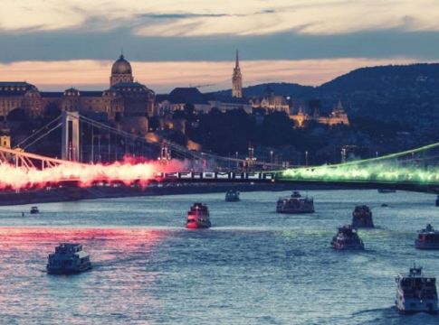 Πανό ενάντια στην UEFA από οπαδούς της Χόνβεντ για την ποινή της Κραϊόβα