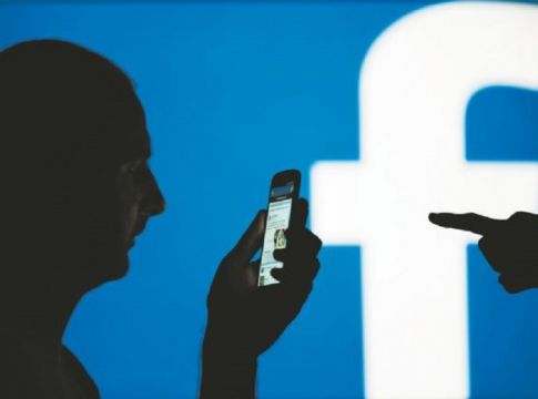 Ρωσία: Facebook και Google αρνούνται κατηγορίες για πολιτικές διαφημίσεις
