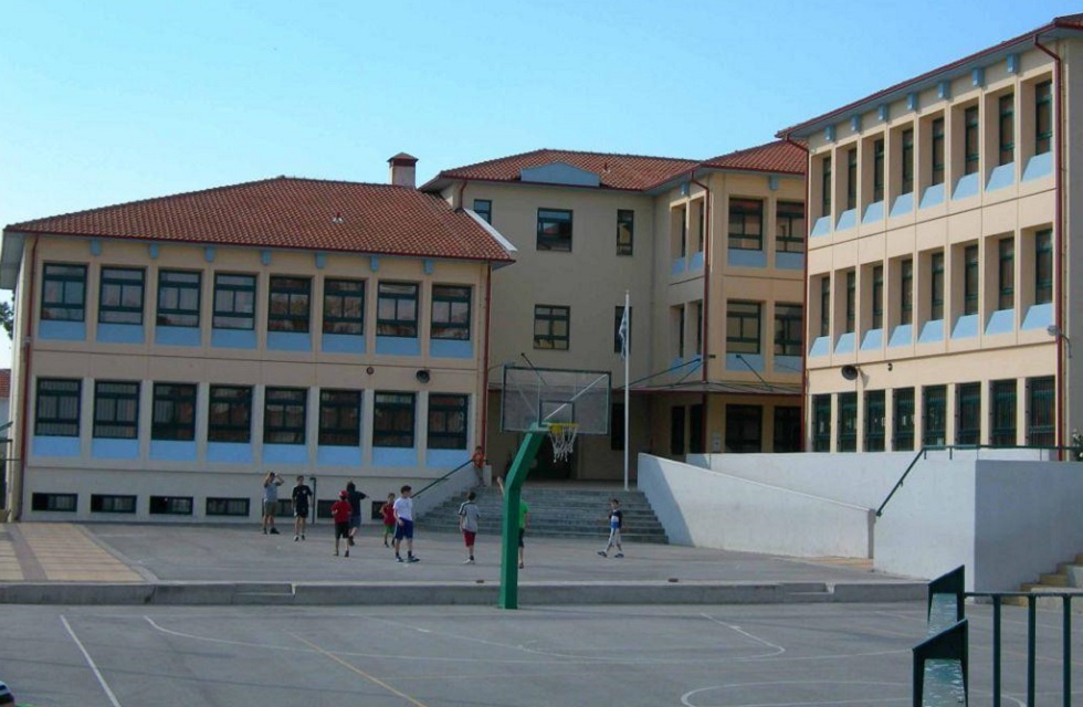 Βόλος : Μαθητής λιποθύμησε από ναρκωτικά στο σχολείο