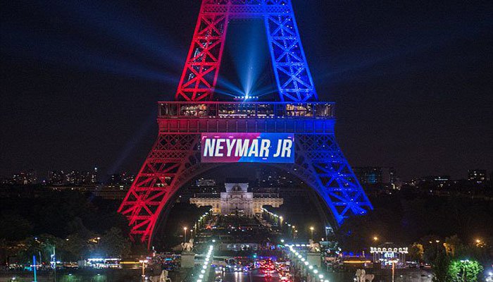 Δήμαρχος Παρισιού σε Νεϊμάρ: «Ανάψαμε τον Πύργο του Άιφελ για σένα, κάνε κάτι για εμάς»