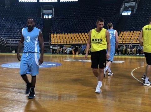 Μπρέιζελτον: «Ο κόσμος να γεμίσει το γήπεδο με τον Πανιώνιο»