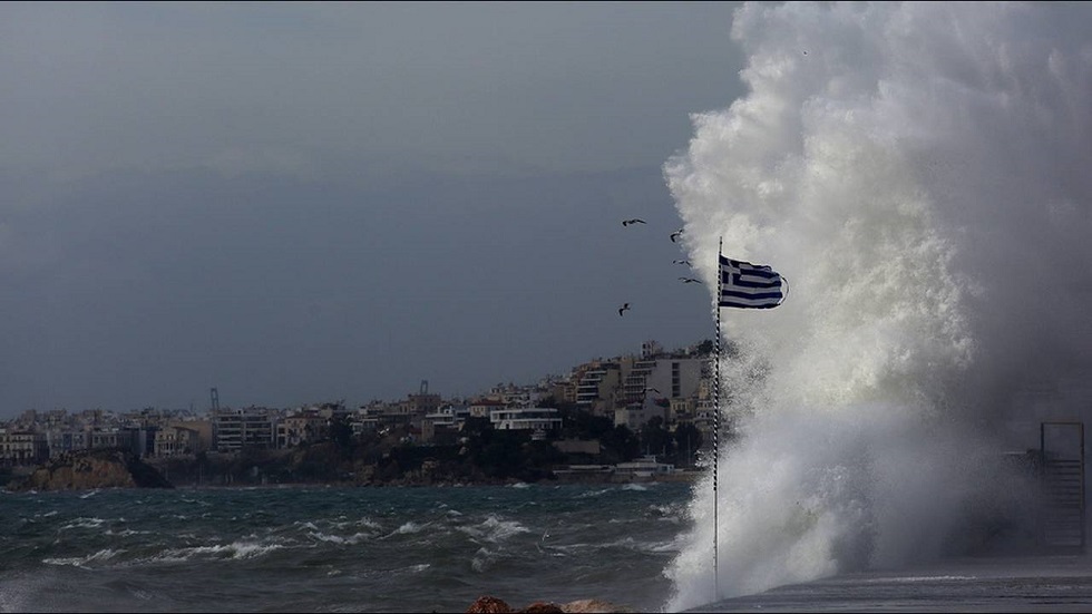 Καιρός: Θυελλώδεις άνεμοι και τοπικές βροχές αναμένονται την Παρασκευή σύμφωνα με το meteo