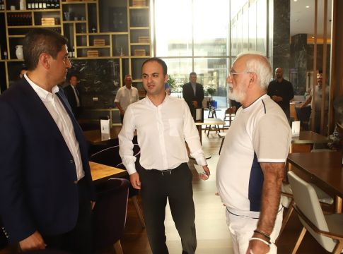 Στημένη την είχαν στον Αυγενάκη, Βαξεβάνης και Ιβάν Σαββίδης (video)