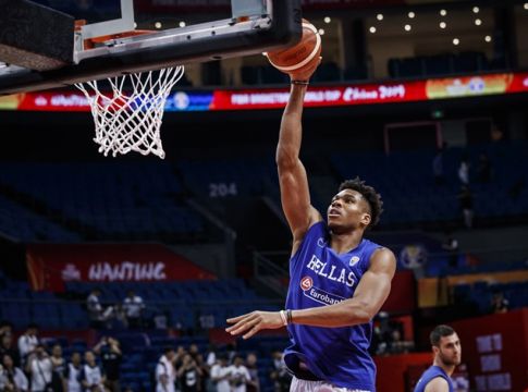 Χαμός κατά την είσοδο του Γιάννη στον αγωνιστικό χώρο (vid)