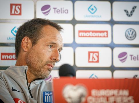 Φαν’ τ Σιπ: «Οι παίκτες μου να αγωνιστούν για το εθνόσημο και τη χώρα»