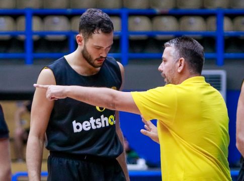 Η αναχώρηση της ΑΕΚ για το Βελιγράδι (vid)