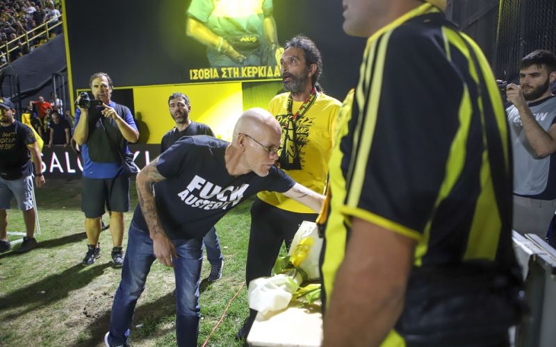 Αντιπροσωπεία της Θύρας 13 κατέθεσε στεφάνι στη μνήμη του «Κουκ» (pics)