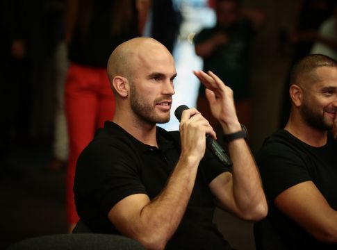 Επικοί Καλάθης – Ματσιούλις: «Πώς έστρωσες το μαλλί;» – «Ξέρω ότι ζηλεύεις»!