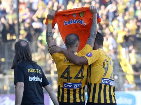 Αρης: Ο Βέλεθ αφιέρωσε το γκολ στον Κουέστα (pics)