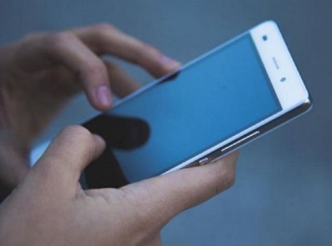 SOS: Οι 24 εφαρμογές που πρέπει να απεγκαταστήσετε άμεσα από το κινητό σας