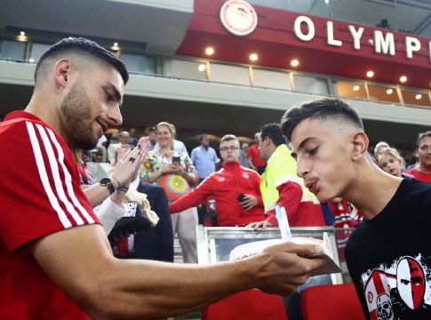 H πανέμορφη κίνηση του Μασούρα στον μικρό Παναγιώτη! (pics/vid)