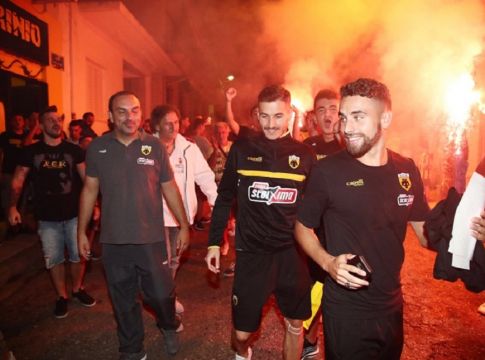ΑΕΚ: Αποθέωση για Λόπες-Παουλίνιο στο Αγρίνιο! (pics)