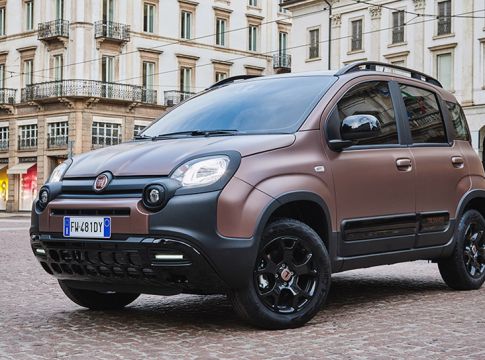 Το FIAT Panda Cross ντύνει η Trussardi