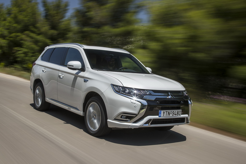 To Mitsubishi Outlander PHEV πατάει Ελλάδα