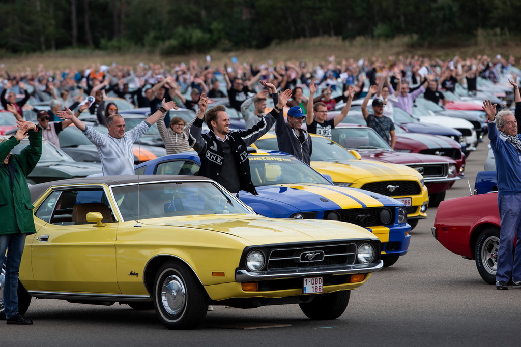 Παγκόσμιο ρεκόρ από 1.326 Mustang