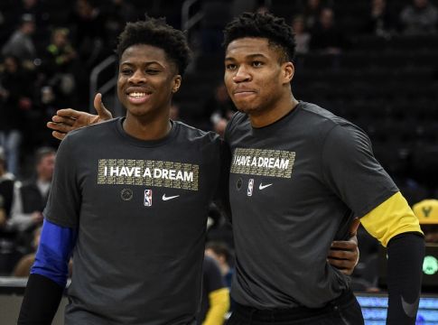 Γιάννης Αντετοκούνμπο σε Κώστα: «Περήφανος για σένα» (pic)