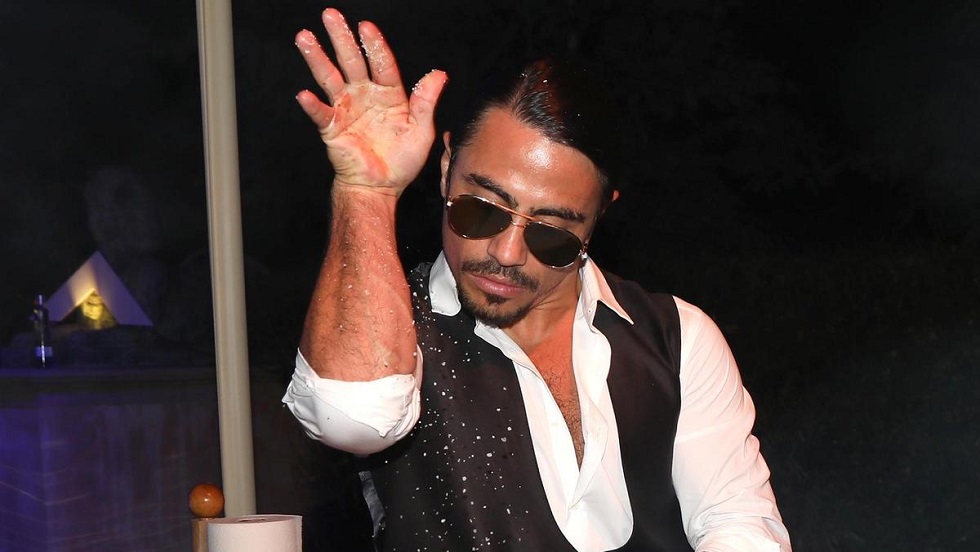 O «Salt Bae» βάζει καλάθι με τα… πόδια (vid)