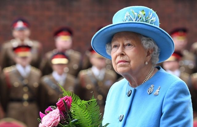 Κορωνοϊός – Βρετανία : Εγκαταλείπει το παλάτι του Μπάκιγχαμ η βασίλισσα Ελισάβετ