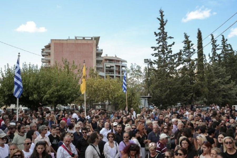 Λύγισε ο Διονύσης Τσακνής: «Θα μου λείψεις, σε αγαπάω Λάρυ» | to10.gr Λύγισε ο Διονύσης Τσακνής: «Θα μου λείψεις, σε αγαπάω Λάρυ» | to10.gr