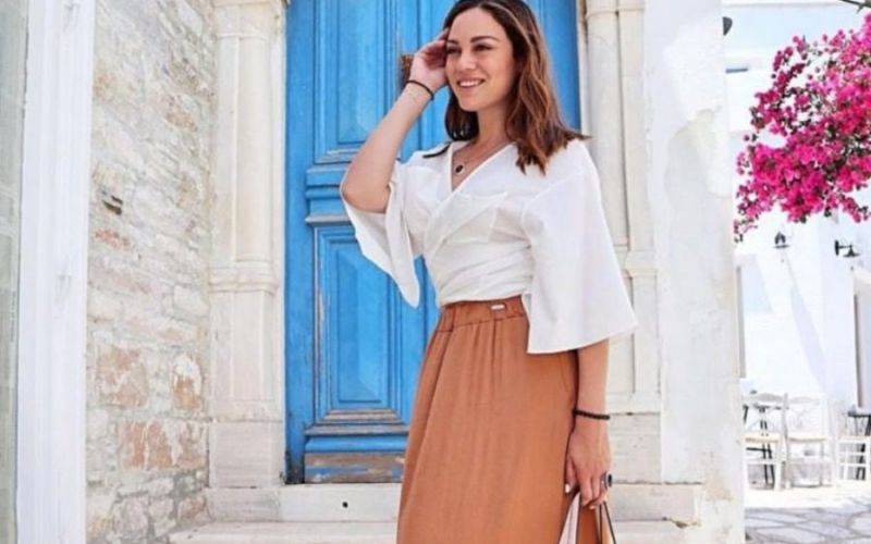 H Μπάγια Αντωνοπούλου φωτογραφίζεται topless και το Instagram παίρνει φωτιά