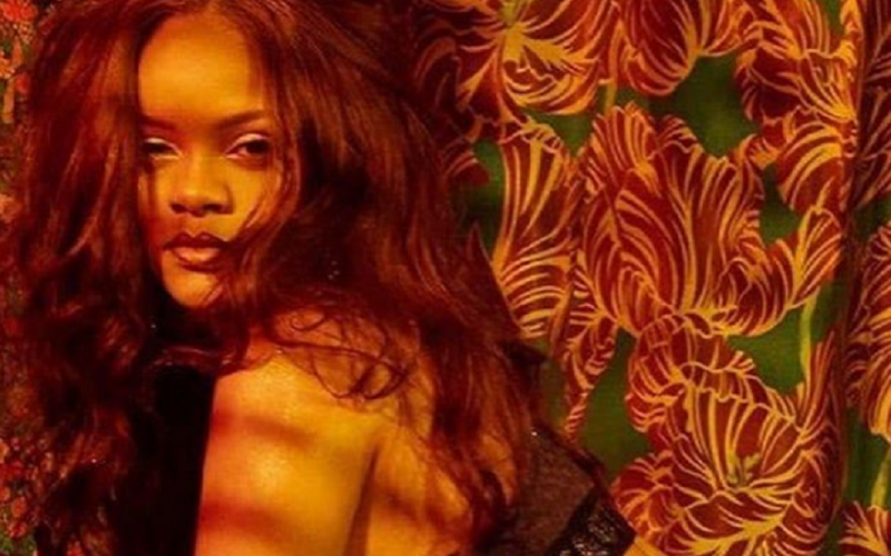 Rihanna: Οι σέξι φωτογραφίες και το σχόλιο του πρώην της