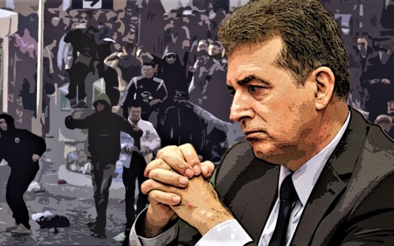Χουλιγκάνοι επιτίθενται σε παιδιά αλλά ο Χρυσοχοΐδης έχει άλλες προτεραιότητες
