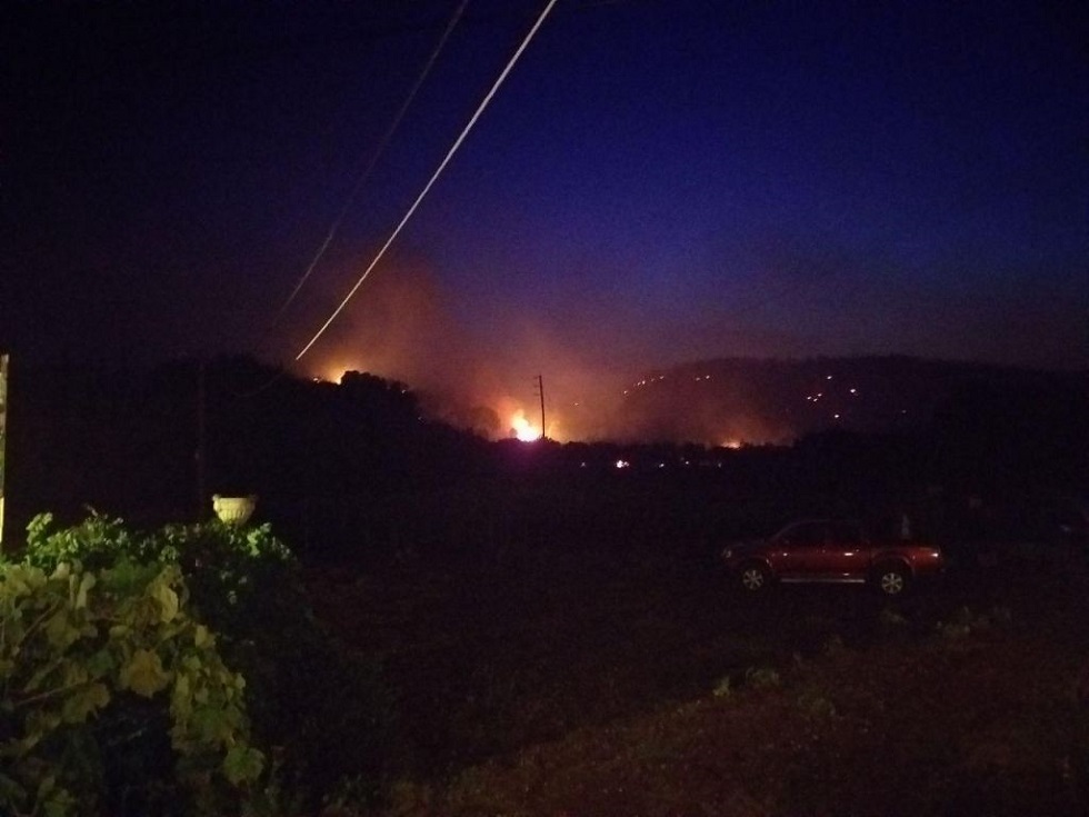 Ζάκυνθος: Νύχτα αγωνίας για τους κατοίκους – Σκληρή μάχη με τις φλόγες