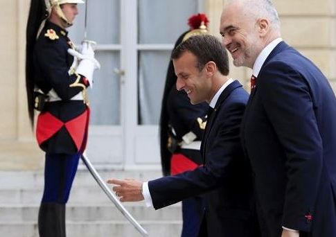Συγγνώμη Μακρόν σε Ράμα για την «γκάφα» με τον ύμνο της Αλβανίας