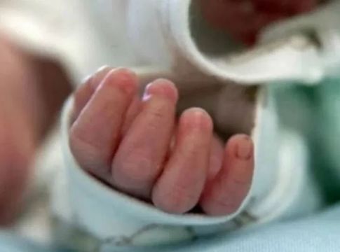 Μωρό θεραπεύτηκε από τον κορωνοϊό μετά από ένα μήνα σε κώμα