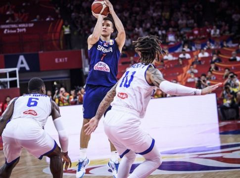 Άπιαστη η Σερβία, «σάρωσε» και την Ιταλία (92-77)