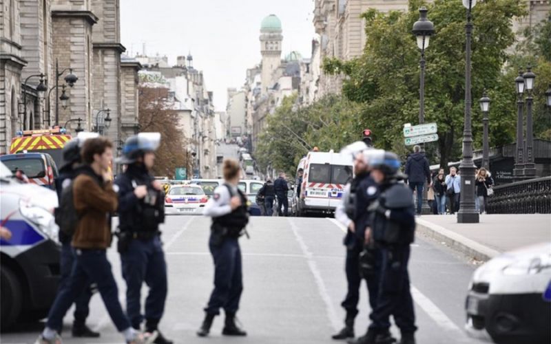 Παρίσι: Πέντε νεκροί από την επίθεση στο αρχηγείο της αστυνομίας