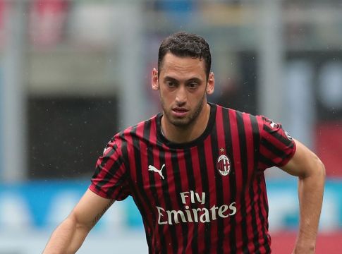 «Τελειώνει» από τη Μίλαν ο Τσαλχάνογλου