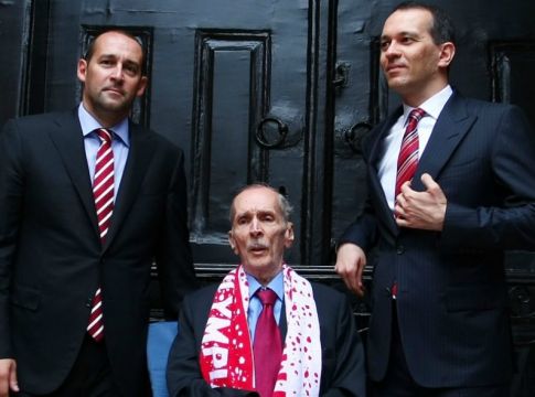 Νέο επεισόδιο στην κόντρα των Αγγελόπουλων με τον πατέρα τους