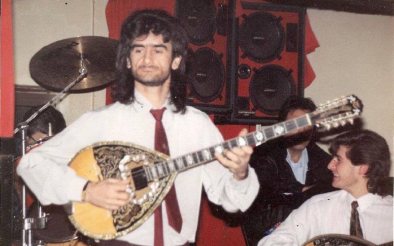 Αν θες να μάθεις για τα σκυλάδικα διάβασε αυτό το βιβλίο