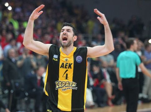 Βραβεύει τον Ξανθόπουλο η ΑΕΚ