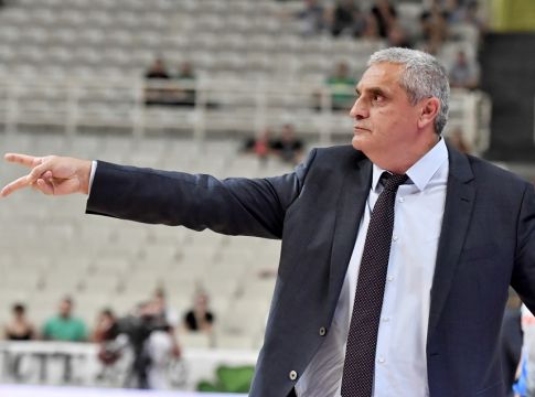 Πεδουλάκης: «Δυνατή η Βιλερμπάν, πρέπει να βρούμε ισορροπία μεταξύ άμυνας- επίθεσης»