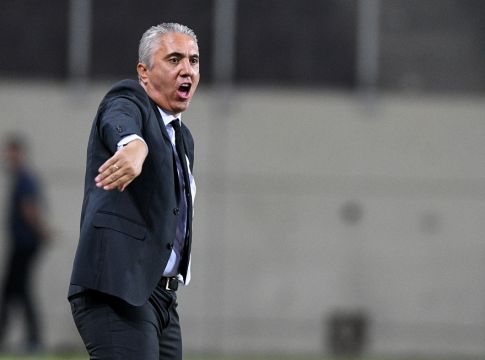 Κωστένογλου: «Πώς να παίξεις ποδόσφαιρο σε τέτοιο γήπεδο;»
