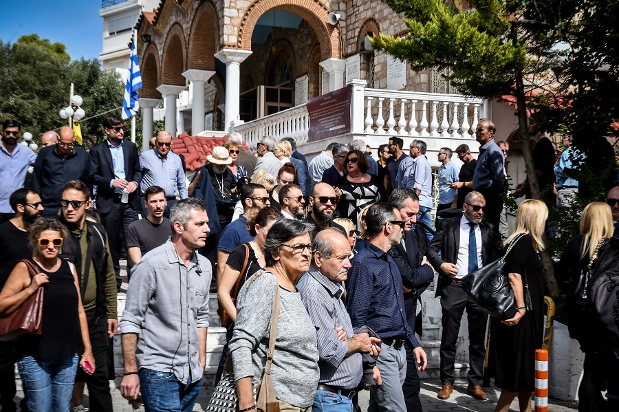 Το τελευταίο «αντίο» στον Κώστα Καίσαρη (pics)