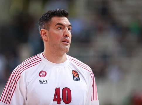 Χειροκροτήματα από τους οπαδούς του Παναθηναϊκού στον Σκόλα